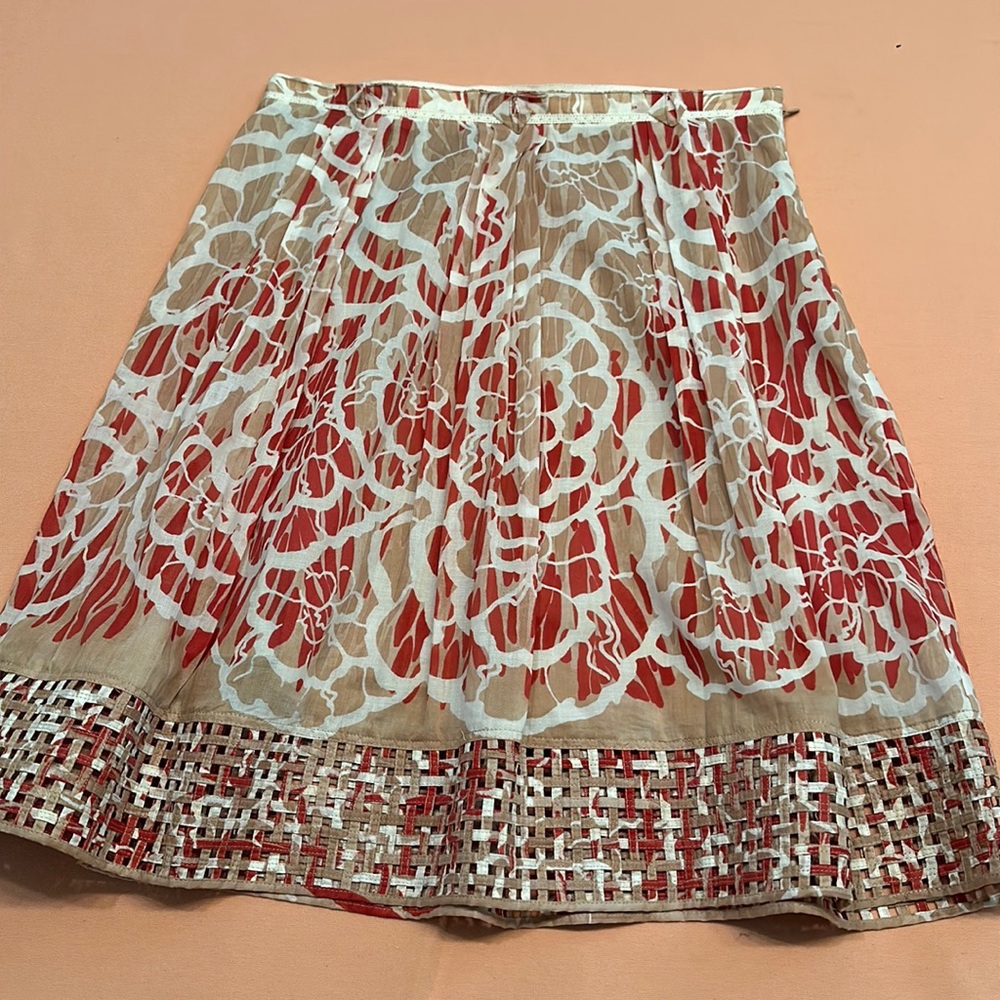 New Ellie Tahari Floral Skirt. Lined. Size 0.